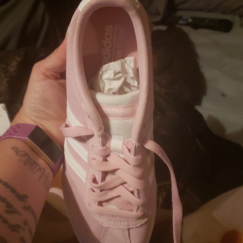 Adidas tennis shoes - Picture 3 of 4